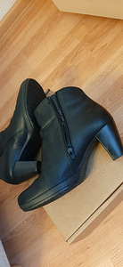 Продам малоношеные кожаные ботильоны Gabor. (2 фото из 4)