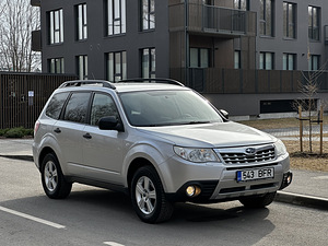 Subaru Forester 2.0 110 кВт (1 фото из 15)