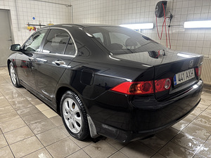 Honda Accord 2.0 114kW (2 foto / 12)