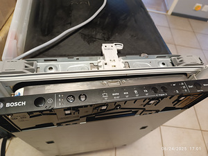 Встраиваемая посудомоечная машина Bosch 45 см, не греет воду (3 фото из 3)