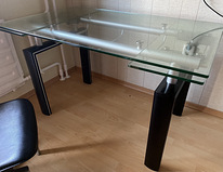 Klaasist kokkupandav laud ja toolid
