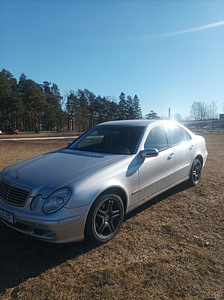 2002 Mercedes E270 w211 130kw (2 foto / 12)