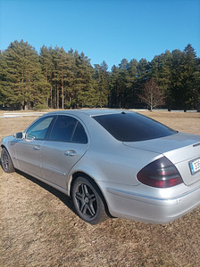 2002 Mercedes E270 w211 130kw (5 foto / 12)
