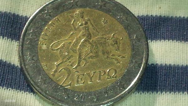 Монета номиналом 2 евро с дефектом (фото #3)
