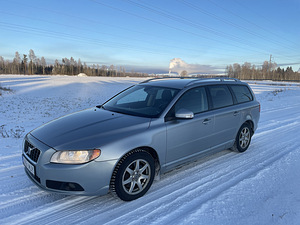 Volvo V70 Momentum 2.4 120kW (7 foto / 14)
