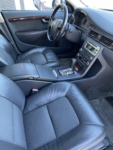 Volvo V70 Momentum 2.4 120kW (11 foto / 14)