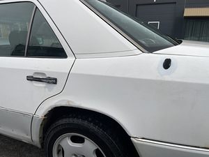 Mercedes Benz w124 200D (13 foto / 15)