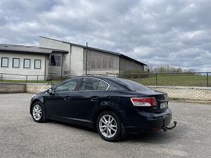 Toyota Avensis 2010 1.8 bensiin (6 foto / 15)