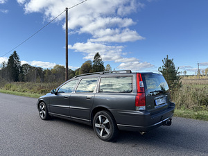 Volvo V70 2.4d nelikvedu (3 foto / 9)