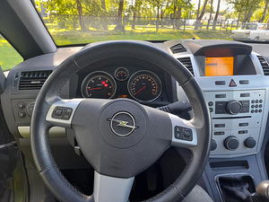 Opel zafira 1.7 2010 (3 foto / 15)