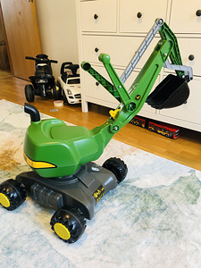 Экскаватор John Deere (дети) (3 фото из 7)