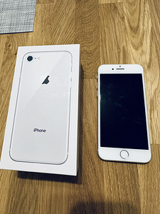 iPhone 8, серебристый/белый, 64 ГБ (2 фото из 9)