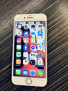 iPhone 8, серебристый/белый, 64 ГБ (9 фото из 9)