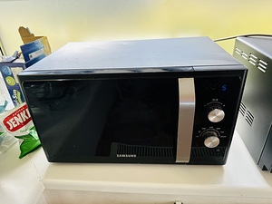Mikrolaineahi SAMSUNG ms23f300eak (1 foto / 2)