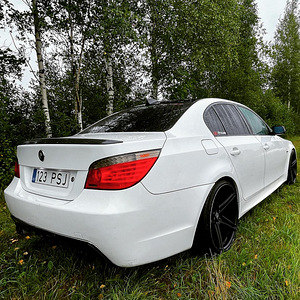 BMW 525d 3.0 M-Pack 2008 (3 foto / 7)