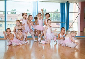 Танцы для девочек и малчьиков в Новороссийске (от 3 лет+)