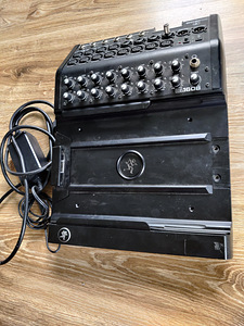 Mackie DL1608 (2 foto / 2)