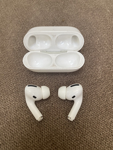 Apple airpods pro (2 фото из 3)