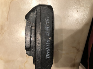 Makita 4.0ah 18v ja Makita 1.5ah 18v akud (3 foto / 6)