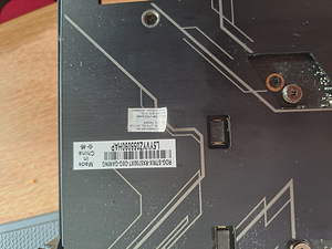 Asus ROG STRIX RX 5700 XT (3 фото из 5)