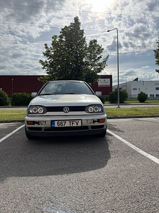 Volkswagen Golf 3 1.8 66KW (2 foto / 15)