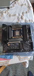 I9 12900k/Gigabyte Z690M Aorus Elite/Deepcool AK620 (1 foto / 6)