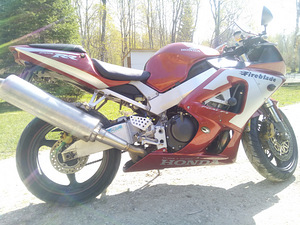 Honda Fireblade CBR 929 2001a. (4 foto / 7)