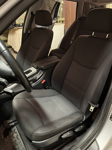 BMW e91 istmed soojendusega + uste polstrid (1 foto / 2)