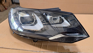 VW Touareg 7p HELLA 1ZS 010 328-061 Esituli