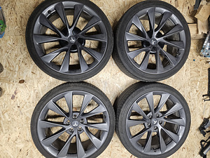 Tesla Model S / X 265/35R21 Continental SportContact (1 foto / 8)