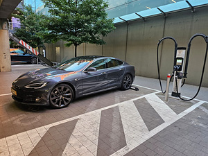 Tesla Model S / X 265/35R21 Continental SportContact (8 foto / 8)