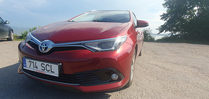 TOYOTA AURIS (2 фото из 15)