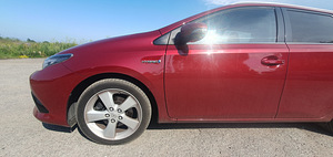 TOYOTA AURIS (4 фото из 15)