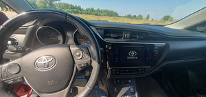 TOYOTA AURIS (9 фото из 15)