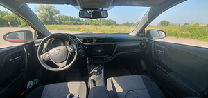 TOYOTA AURIS (12 фото из 15)