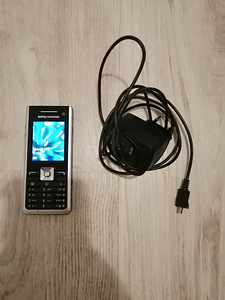 Erinevad mobiiltelefonid ja akud (7 foto / 10)