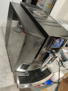 Jura E60 täisautomaatne espressomasin (3 foto / 3)