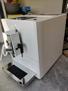 Jura täisautomaatne espressomasin (3 foto / 6)