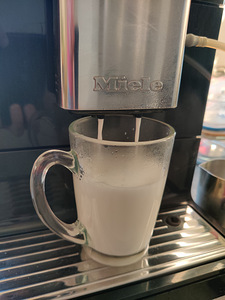 Miele täisautomaatne kohvimasin (4 foto / 6)