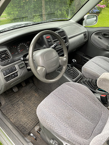 Suzuki Grand Vitara 2.0td MT (6 foto / 8)