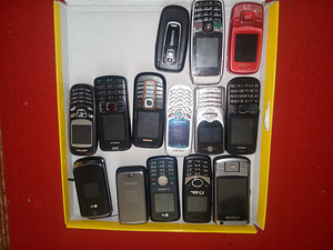 Мобильные телефоны 14 шт