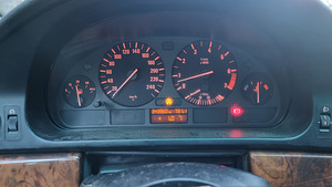 BMW E39 523i 1998 (7 фото из 14)
