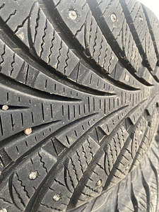 Naastrehvid Sava Eskimo Stud 215-55-R17-94T (2 foto / 3)