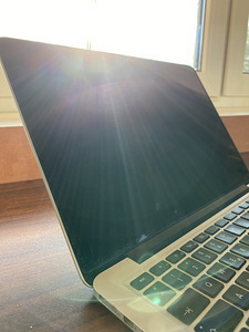 Apple MacBook Pro (Retina 2015, 13-inch, 256GB) (3 foto / 3)