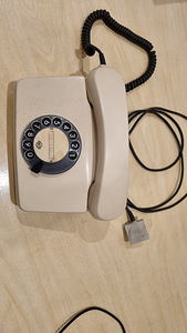 Telefon (2 foto / 2)