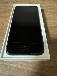 iPhone SE 2020 64gb black (2 foto / 5)