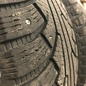 265/65/17 Nokian Hakkapeliitta naastrehvid (4 foto / 5)