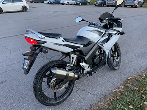 Honda cbr 125r (2 foto / 4)