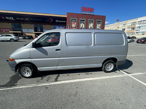 Toyota hiace (2 foto / 6)