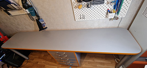 Pikk (250 cm) töölaud kahele inimesele + kapp (1 foto / 7)